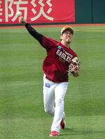 ホーム開幕を控えて、練習する前田健