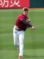 ホーム開幕を控えて、練習する前田健