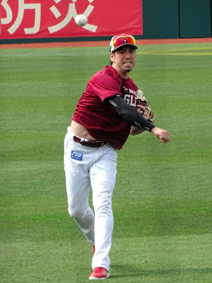 ホーム開幕を控えて、練習する前田健