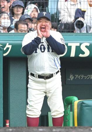 ７回、叫ぶ大阪桐蔭・西谷浩一監督（撮影・高部洋祐）