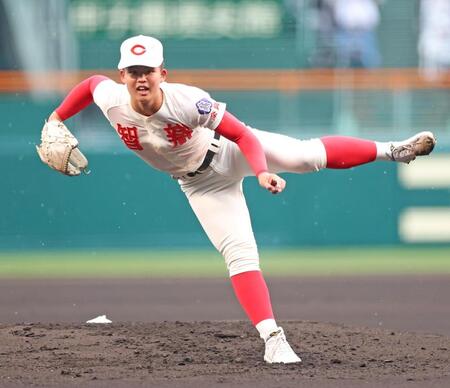 力投する先発投手の智弁学園・杉本真滉（撮影・中田匡峻）