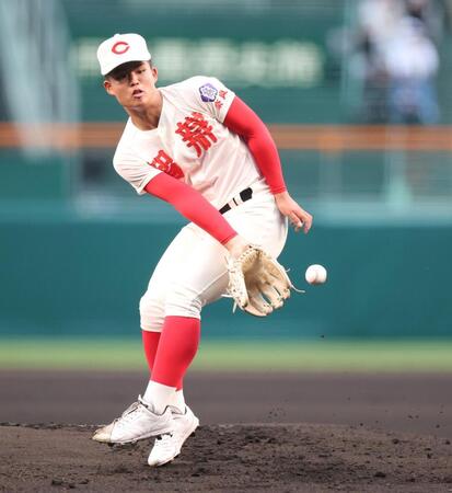 １回、大阪桐蔭・仲原慶二に安打を浴びる智弁学園・杉本真滉（撮影・中田匡峻）