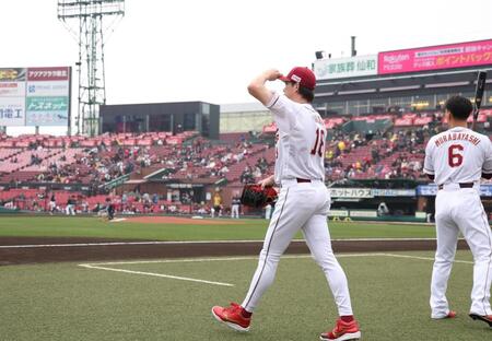 練習に向かう前田健（撮影・佐々木彰尚）