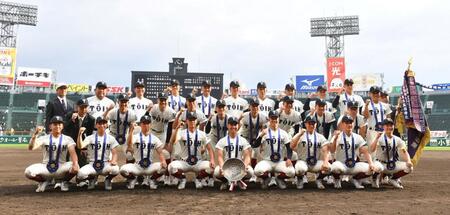 優勝の大阪桐蔭ナイン（撮影・中田匡峻）