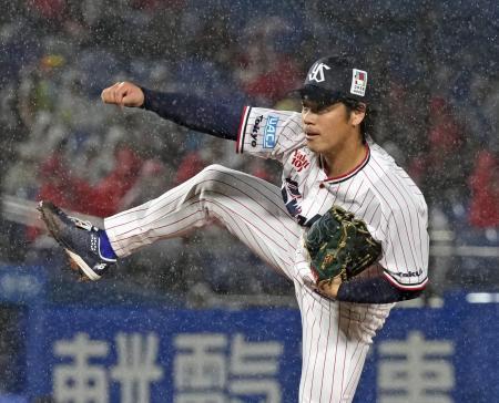 　６回途中３失点で勝利したヤクルト・小川＝神宮