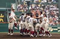 智弁学園を破り、優勝を決めた大阪桐蔭（撮影・中田匡峻）