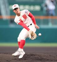 １回、大阪桐蔭・仲原慶二に安打を浴びる智弁学園・杉本真滉（撮影・中田匡峻）