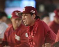 厳しい表情を見せる前田（撮影・佐々木彰尚）