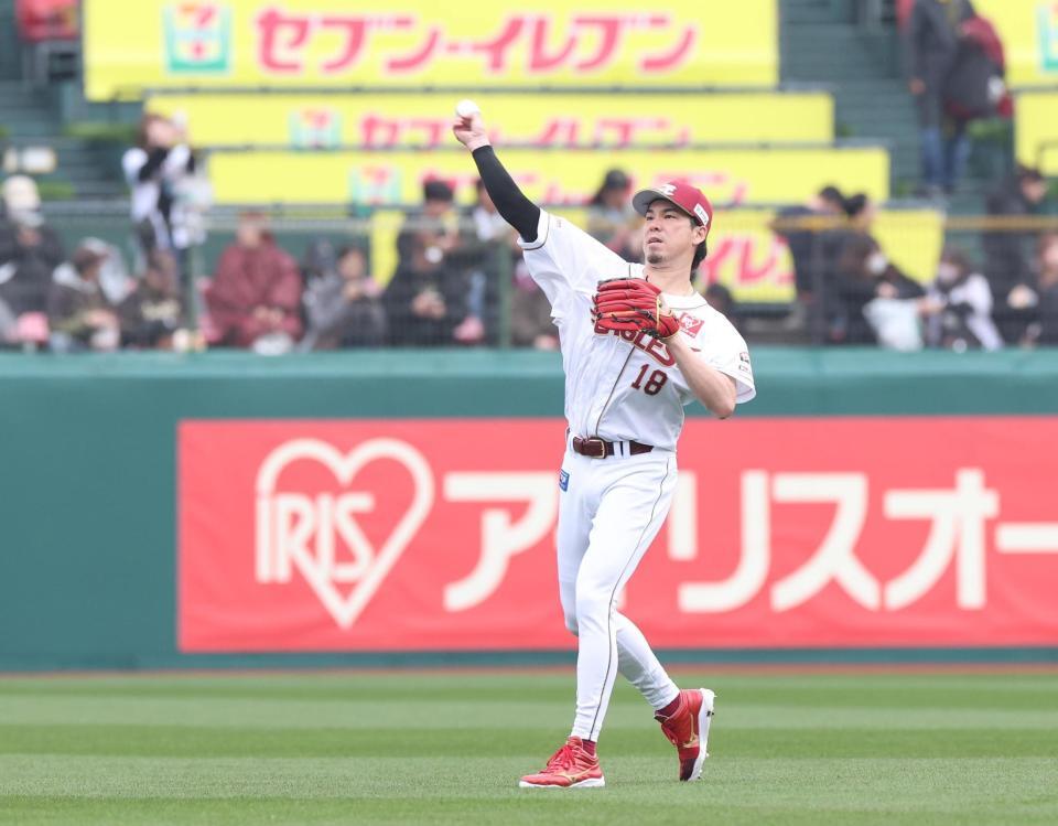 キャッチボールをする前田健（撮影・佐々木彰尚）