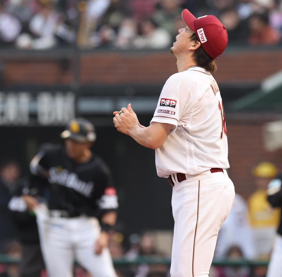 ３回表、柳田に右前適時打を浴びた前田（撮影・佐々木彰尚）