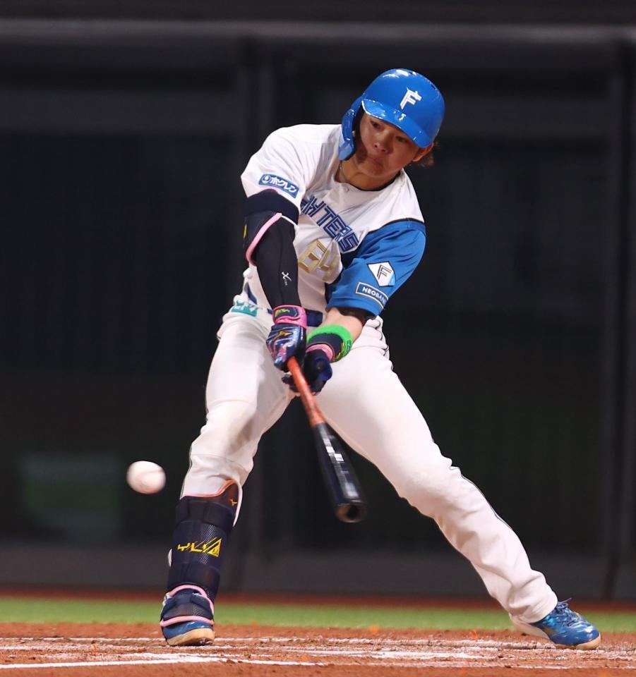 ２回、適時打を放つ田宮（撮影・中島達哉）