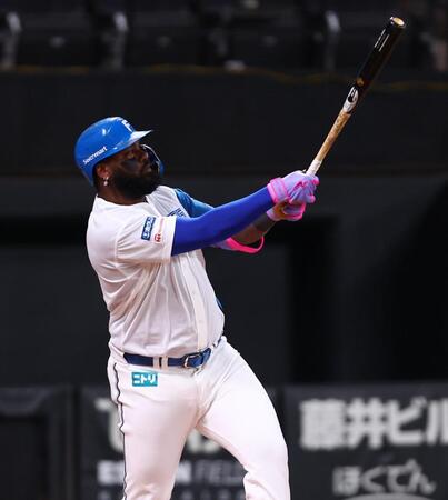 １回、二塁打を放つレイエス（撮影・中島達哉）