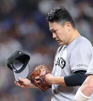 ６回途中、降板となった田中将（撮影・西岡正）