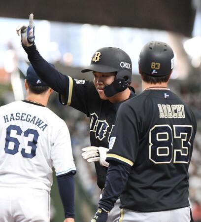 ８回、太田は左前適時打を放つ（撮影・佐藤厚）