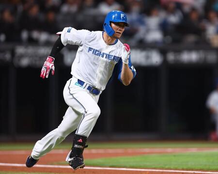 ２回、二塁打を放つ西川（撮影・中島達哉）