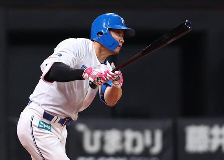 ２回、二塁打を放つ西川（撮影・中島達哉）