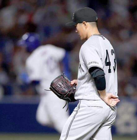 ５回、サノーに先制２ランを浴びた則本（撮影・西岡正）