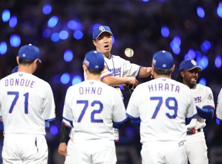 試合後の円陣で話す大野（撮影・西岡正）