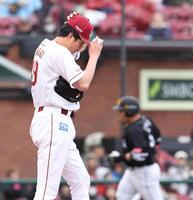 ８回、山川に同点ソロを浴びた西垣（撮影・佐々木彰尚）