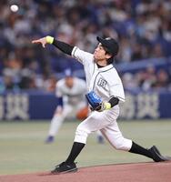 始球式を務めるお笑いコンビ「ぺこぱ」の松陰寺太勇