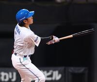 １回、先制ソロを放つ野村（撮影・中島達哉）