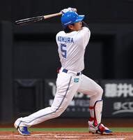 １回、先制ソロを放つ野村（撮影・中島達哉）