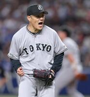 ７回、併殺打でピンチをしのぎ、声を上げる則本（撮影・西岡正）