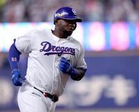 ５回、先制２ランを放ち、本塁へ向かうサノー（撮影・西岡正）