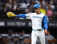 ６回を無失点で抑え、ベンチに戻る加藤（撮影・中島達哉）