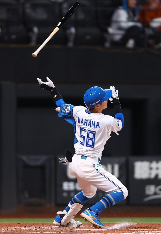 ２回、２ランを放つ奈良間（撮影・中島達哉）