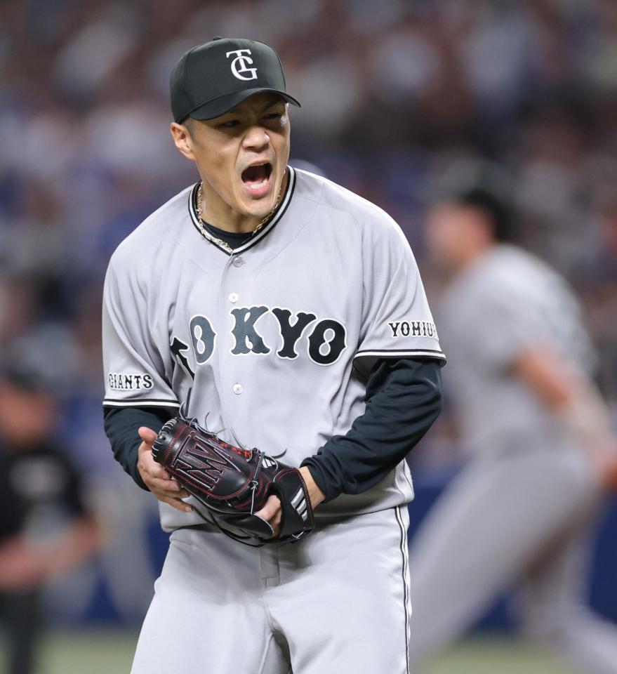 ７回、併殺打でピンチをしのぎ、声を上げる則本（撮影・西岡正）