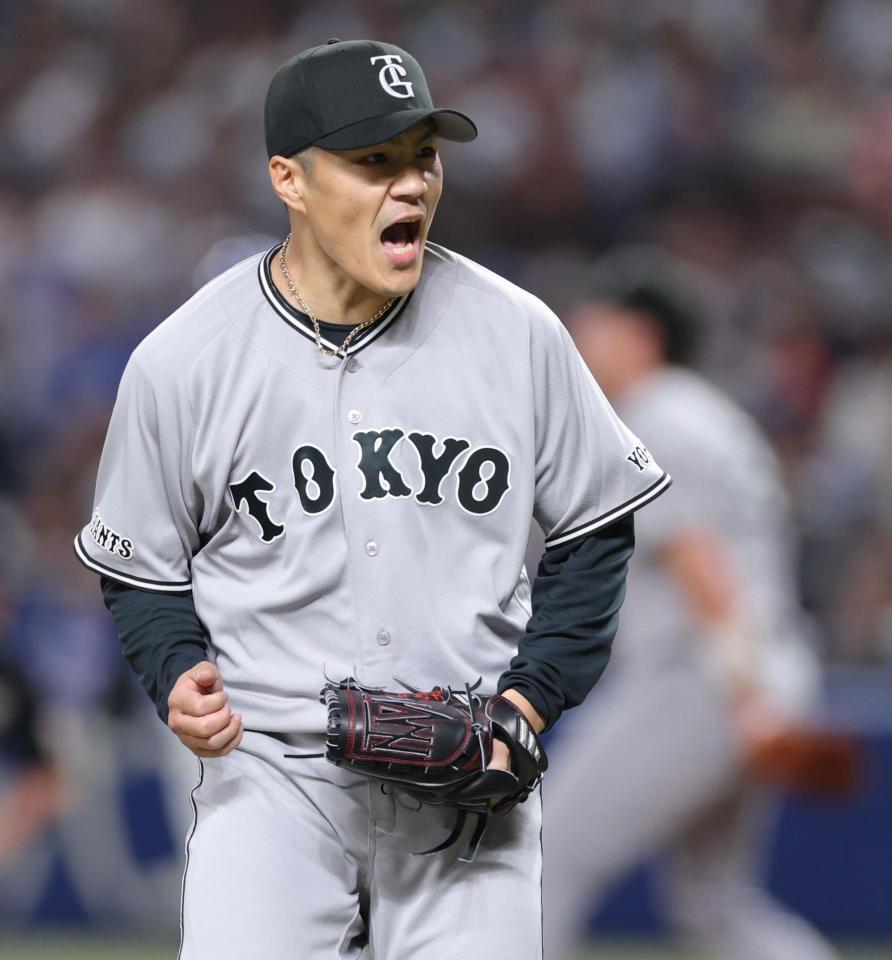 ７回、併殺打でピンチをしのぎ、声を上げる則本（撮影・西岡正）