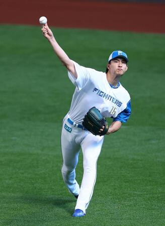 調整する達（撮影・中島達哉）