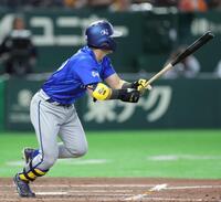 ４回、左前に先制打を放つ林（撮影・西岡正）