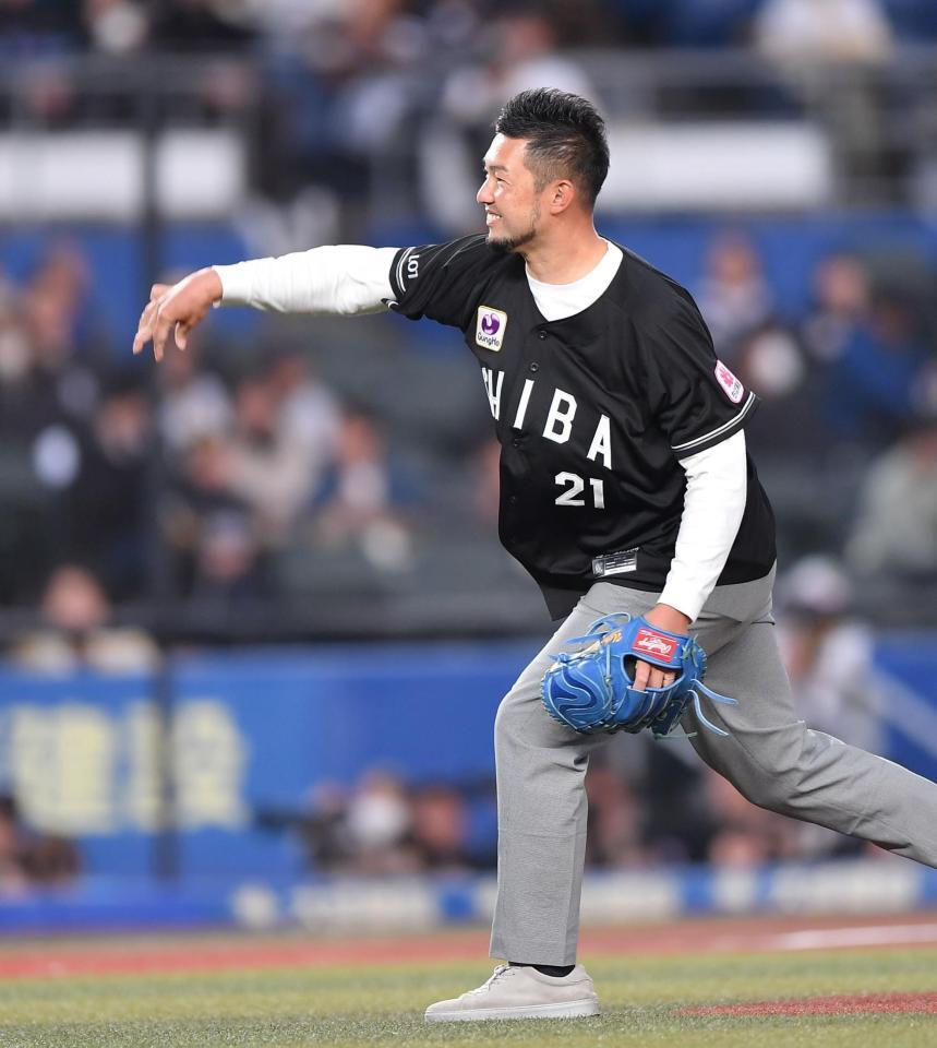 始球式を務める元ロッテの内竜也さん（撮影・開出牧）