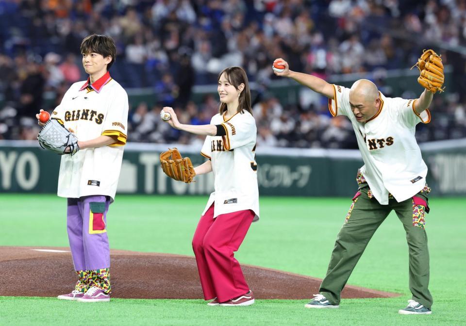 ファーストピッチに登場した（左から）松丸亮吾、高橋ひかる、あばれる君