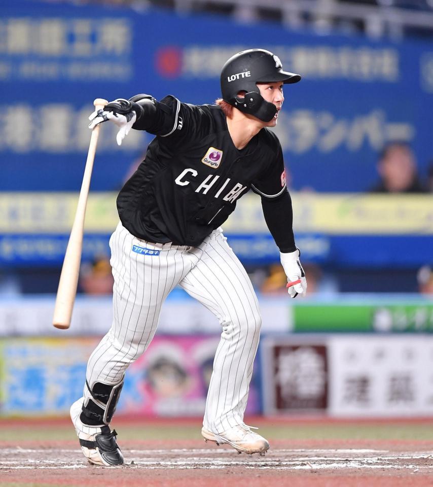 ９回、逆転サヨナラの右越え適時二塁打を放つ藤原（撮影・開出牧）