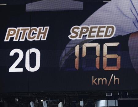 ２回、九里が吉田に投げたナックルの球速表示が１７６ｋｍと表示されたビジョン（撮影・中島達哉）