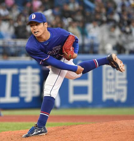 ７回裏、５番手で登板した根尾（撮影・佐藤厚）