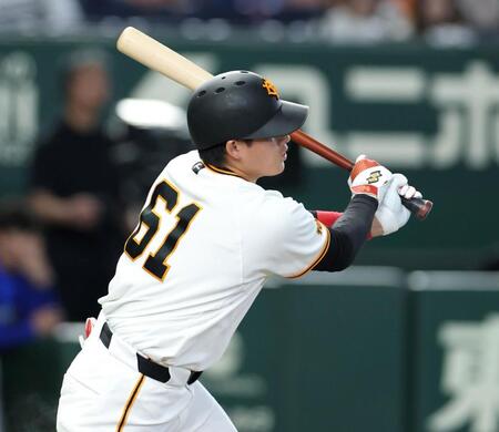 ４回、左越え２ランを放つ増田陸（撮影・伊藤笙子）