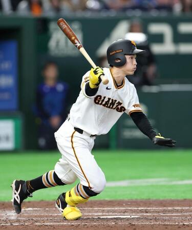 ３回、ライトへ二塁打を放つ浦田（撮影・伊藤笙子）