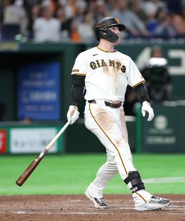 ６回、右越え２ランを放つキャベッジ（撮影・伊藤笙子）