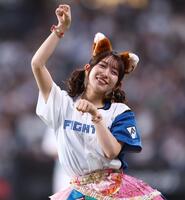 きつねダンスを踊る超ときめき♡宣伝部・小泉遥香（撮影・中島達哉）