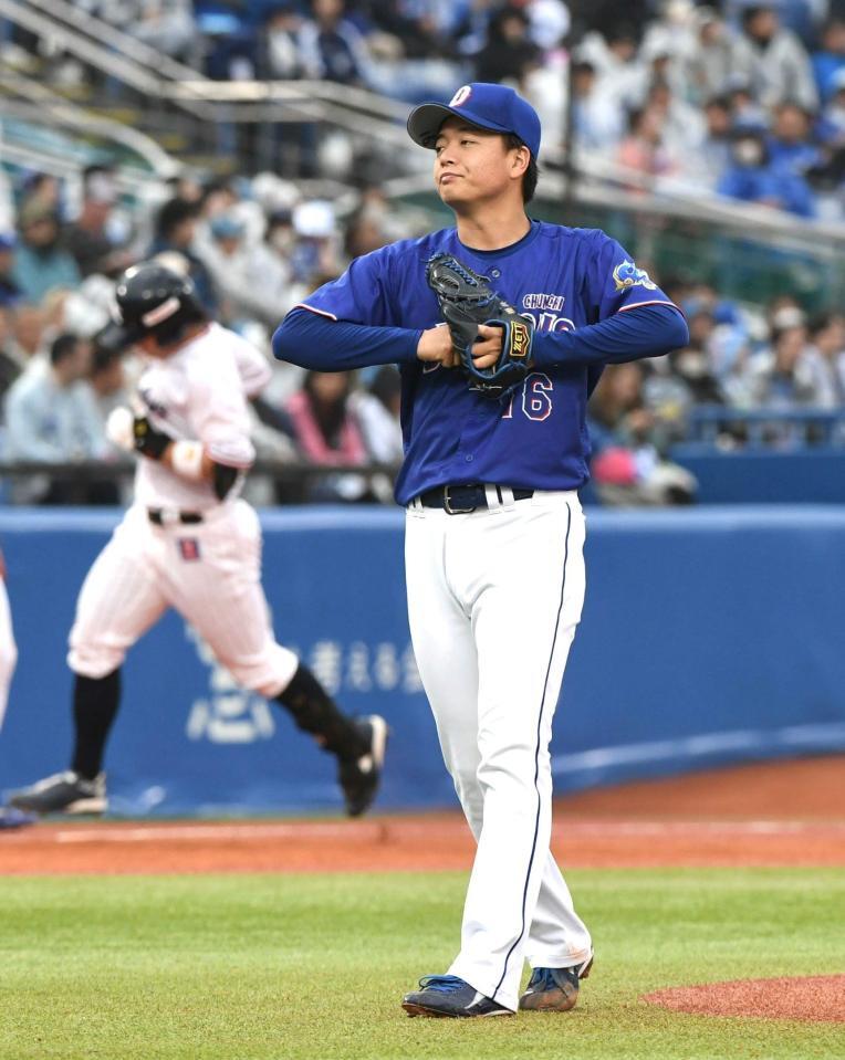 ３回、桜井は増田（左）に３ランを浴びる（撮影・佐藤厚）