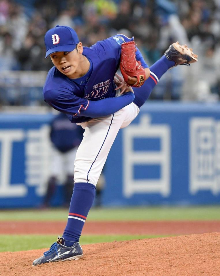 ７回裏、５番手で登板した根尾（撮影・佐藤厚）