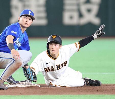 　４回、二盗を決める浦田。野手・林（撮影・伊藤笙子）