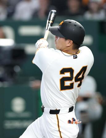 ７回、逆転の右越え３ランを放つ大城（撮影・伊藤笙子）