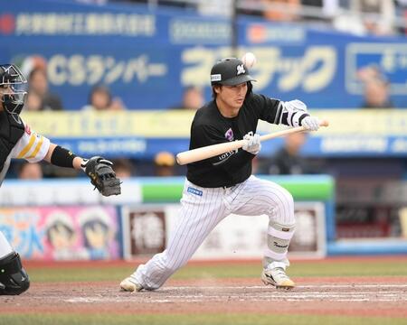 ９回、セーフティースクイズを試みるがキャッチャーゴロとなる友杉（撮影・開出牧）