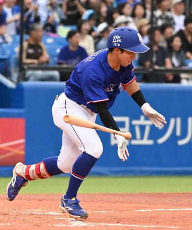 ８回、ライトフライに倒れる福永（撮影・持木克友）