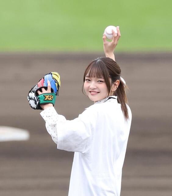 「めちゃ可愛い」人気タレント始球式